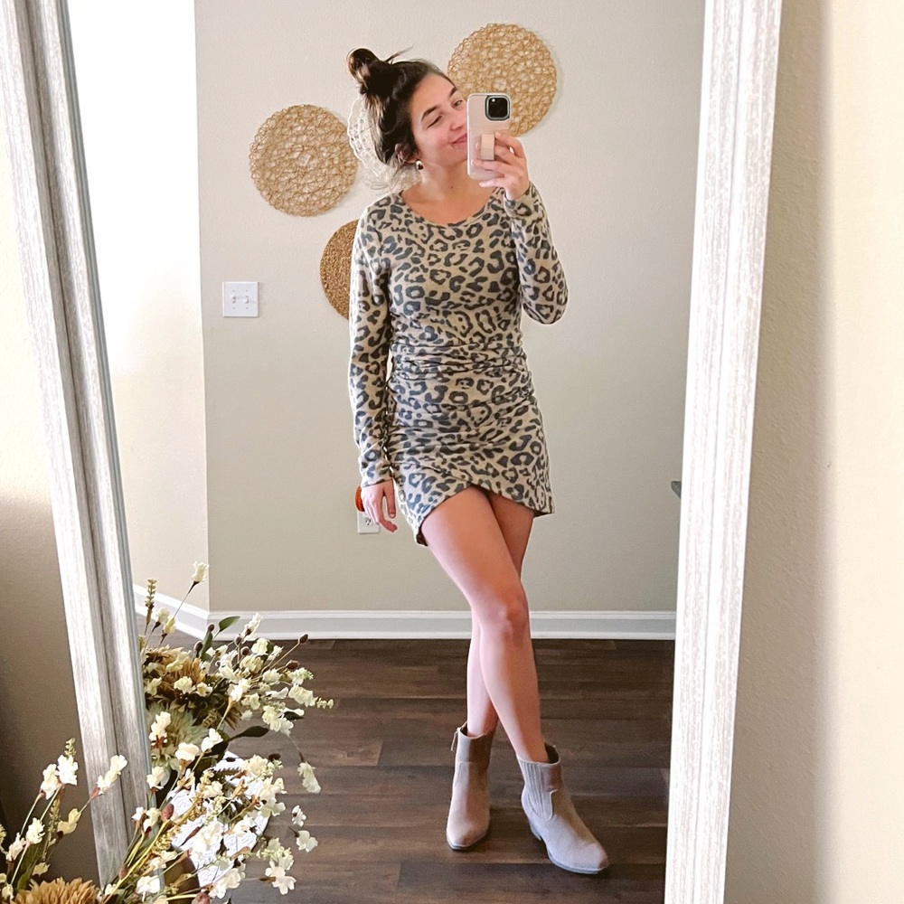 NWT soft mocha & black cheetah spot print mini long sleeve ruched sweater dress